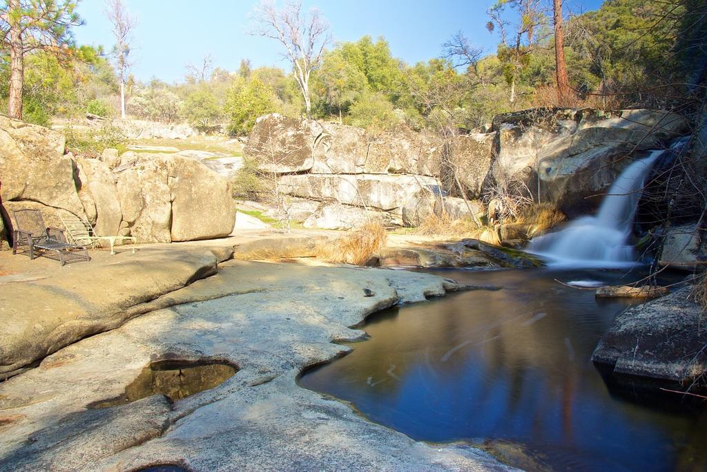 Riverfront Property With Waterfalls Near Yosemite And Bass Lake Oakhurst Pokój zdjęcie