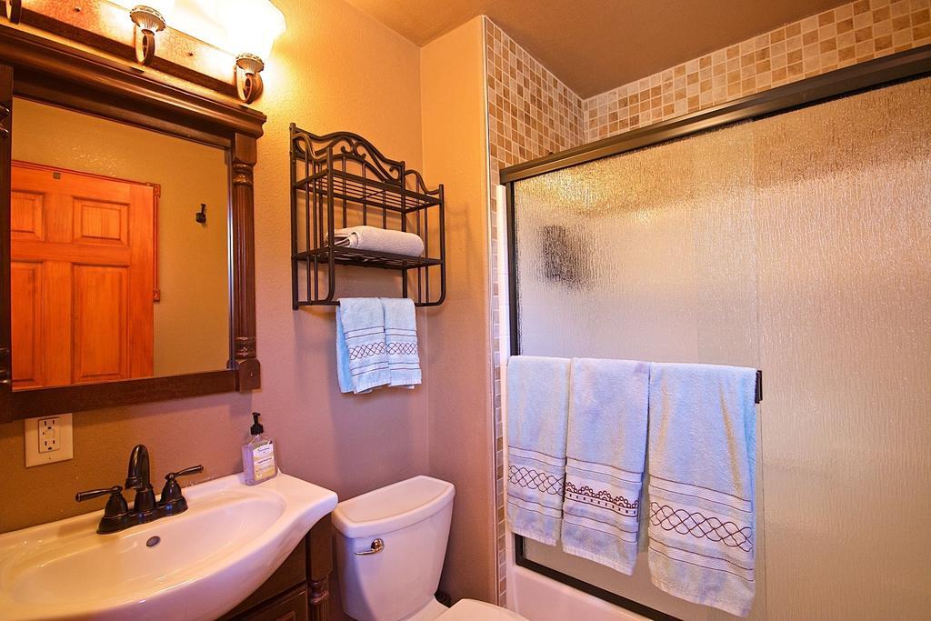 Riverfront Property With Waterfalls Near Yosemite And Bass Lake Oakhurst Pokój zdjęcie