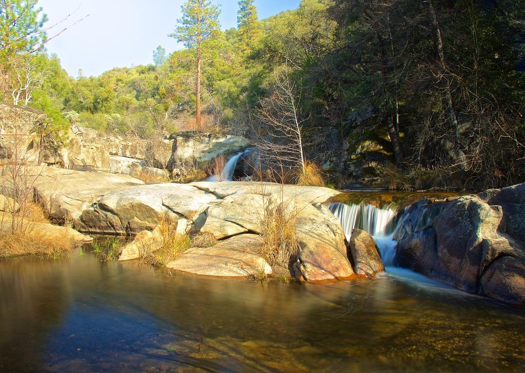 Riverfront Property With Waterfalls Near Yosemite And Bass Lake Oakhurst Pokój zdjęcie