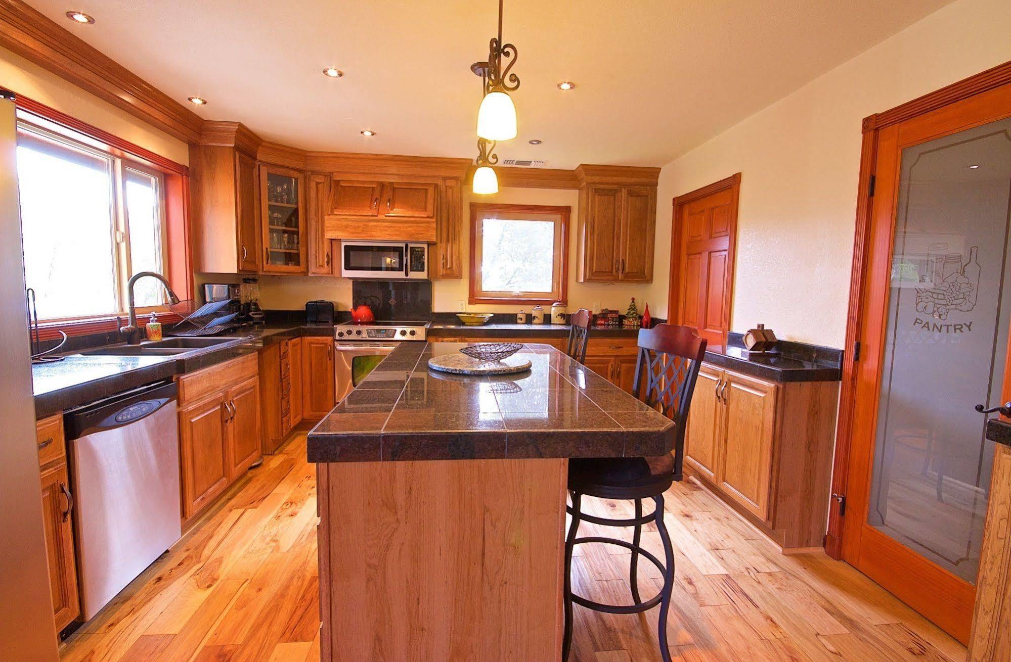 Riverfront Property With Waterfalls Near Yosemite And Bass Lake Oakhurst Zewnętrze zdjęcie